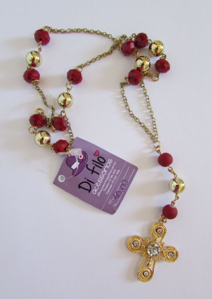 Colar crucifixo vermelho e dourado