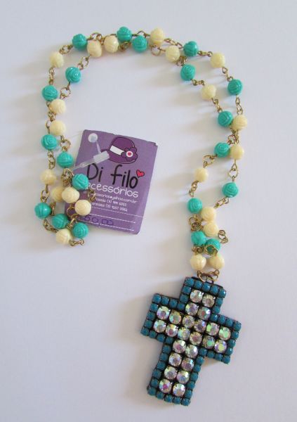 Colar crucifixo strass azul